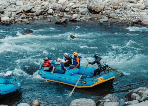 manali trekking river